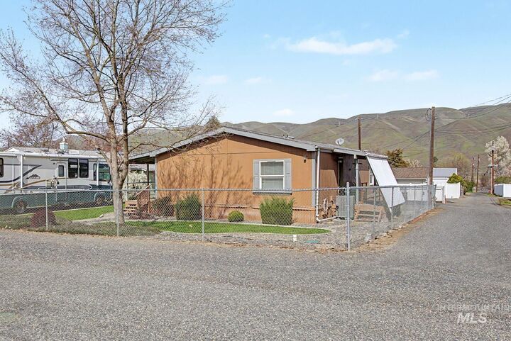 Property Photo:  1480 Birch  WA 99403 