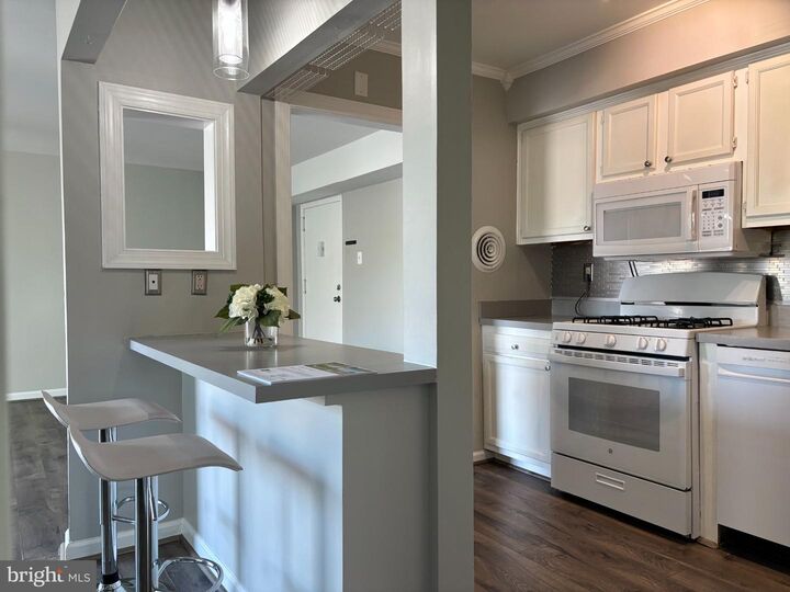 Property Photo:  203 Victor Parkway H  MD 21403 