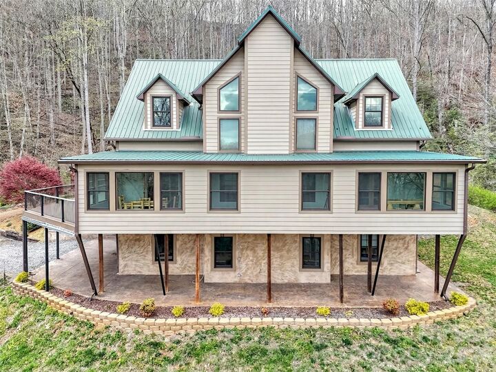 Property Photo:  115 Fugitive Run  NC 28779 