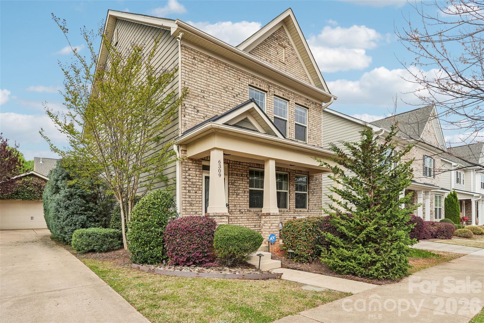 Property Photo: 6309 Kennard Drive NC 28216