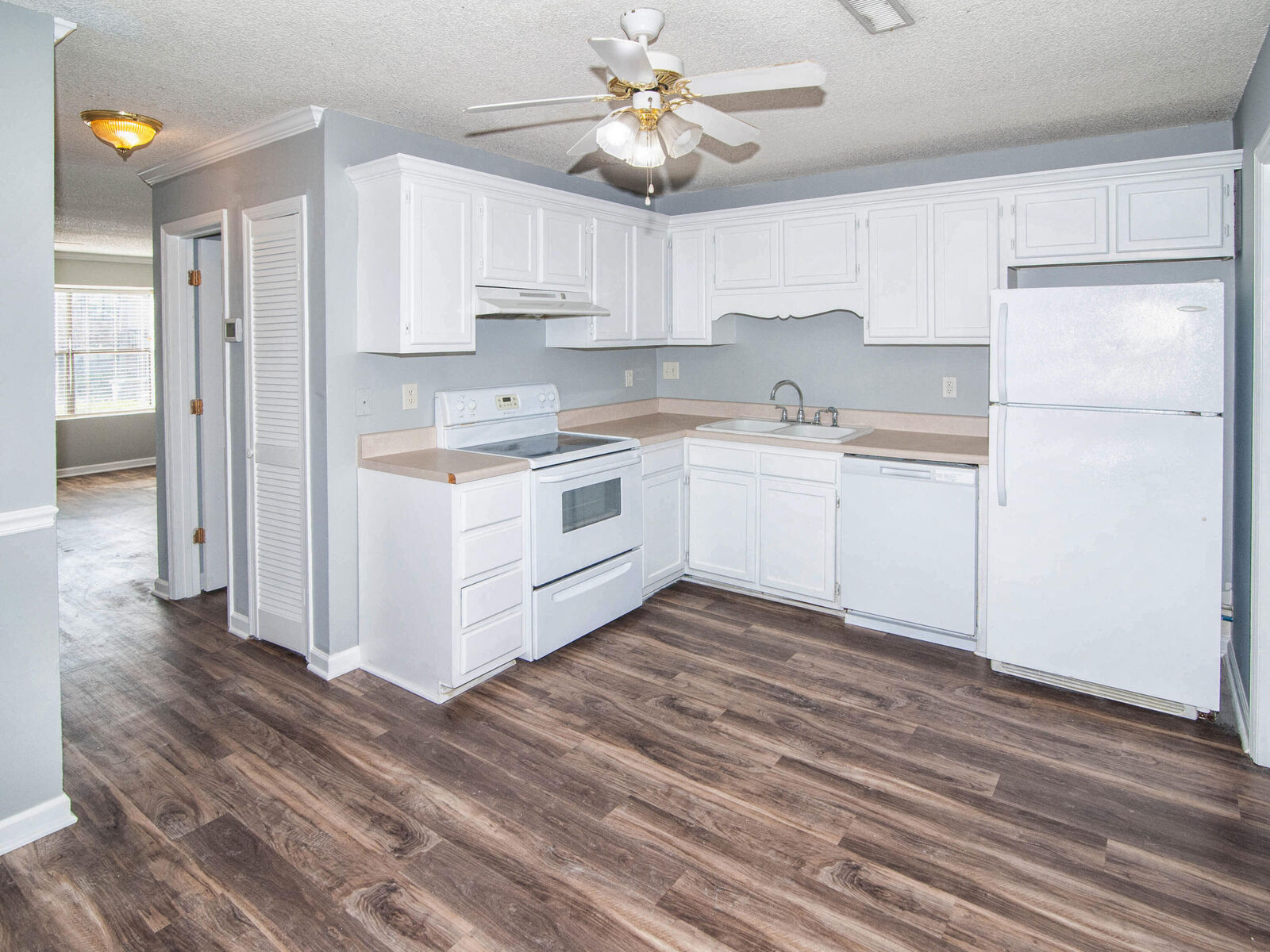 Property Photo:  1920 Tropicana Road 10-E  SC 29406 