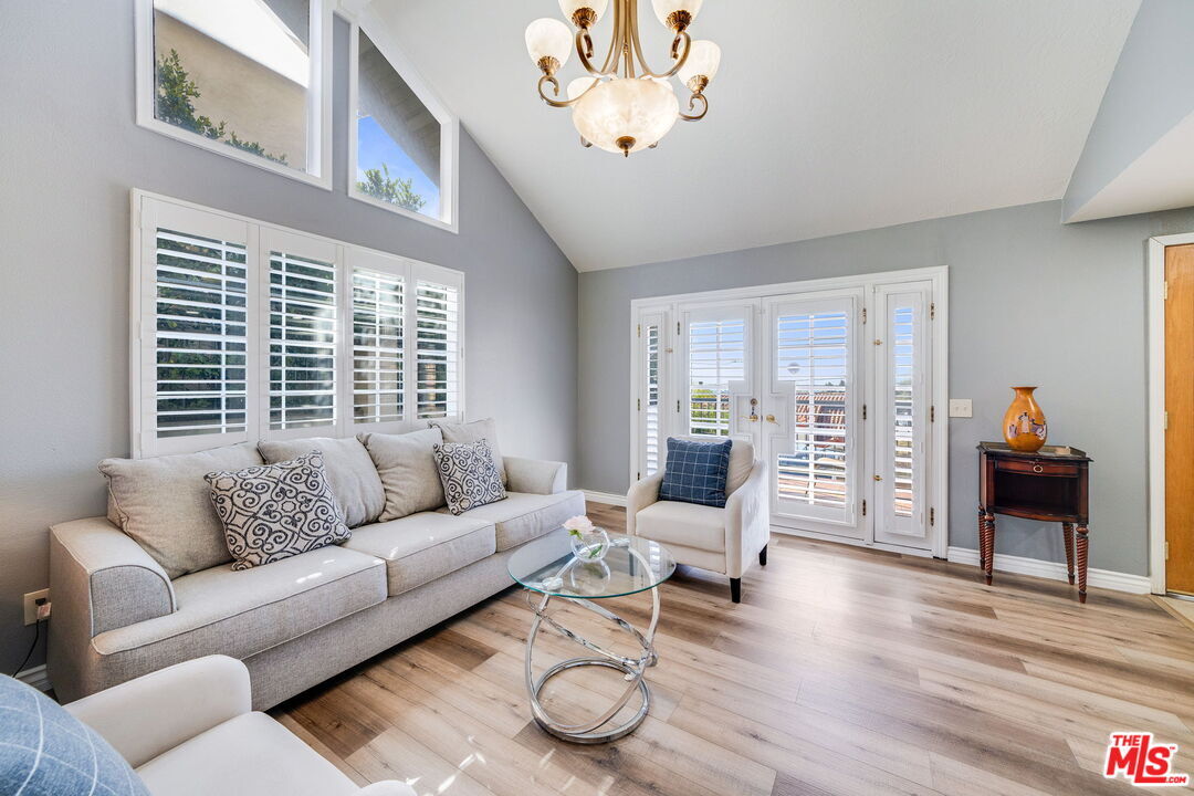 Property Photo:  3860 Cazador St  CA 90065 