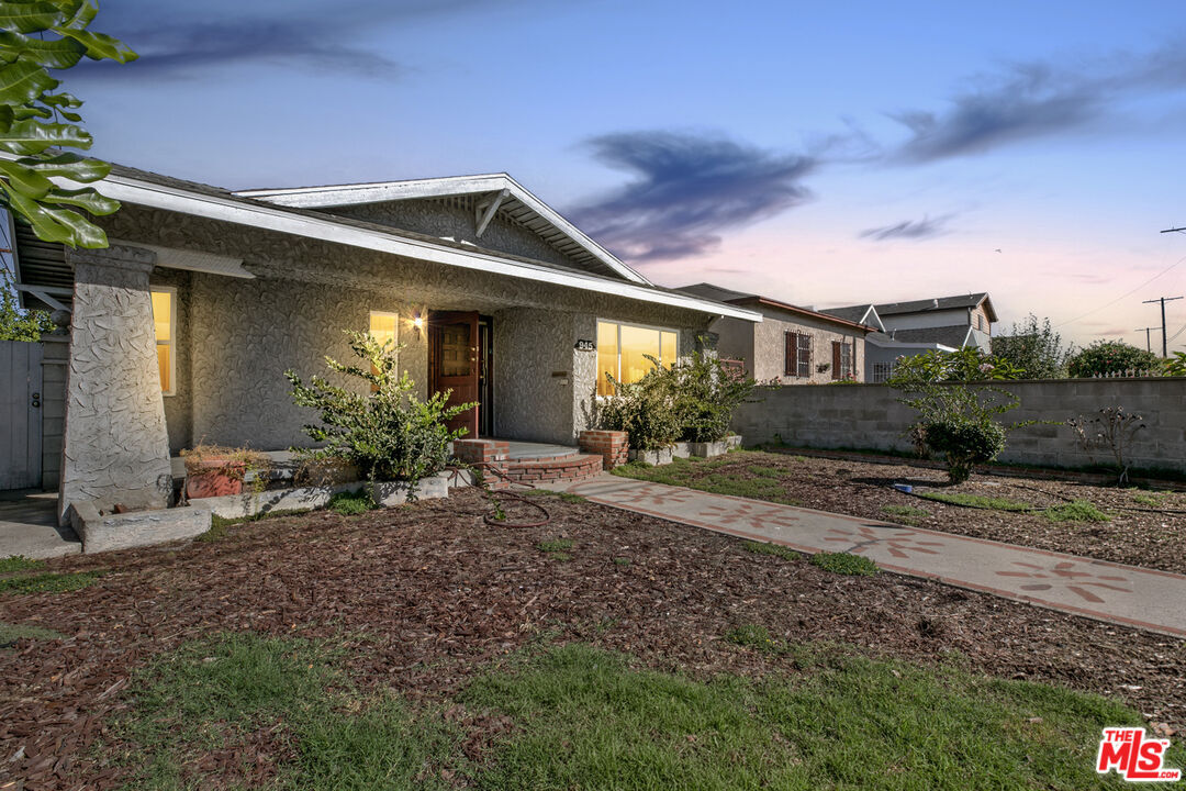 Property Photo: 945 W 54th St CA 90037