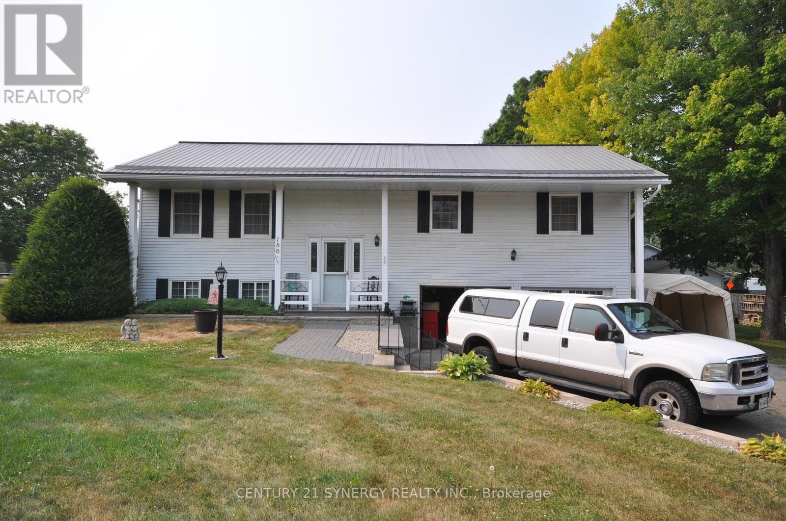 Property Photo:  186 Golf Club Road North  ON K7A 4S5 