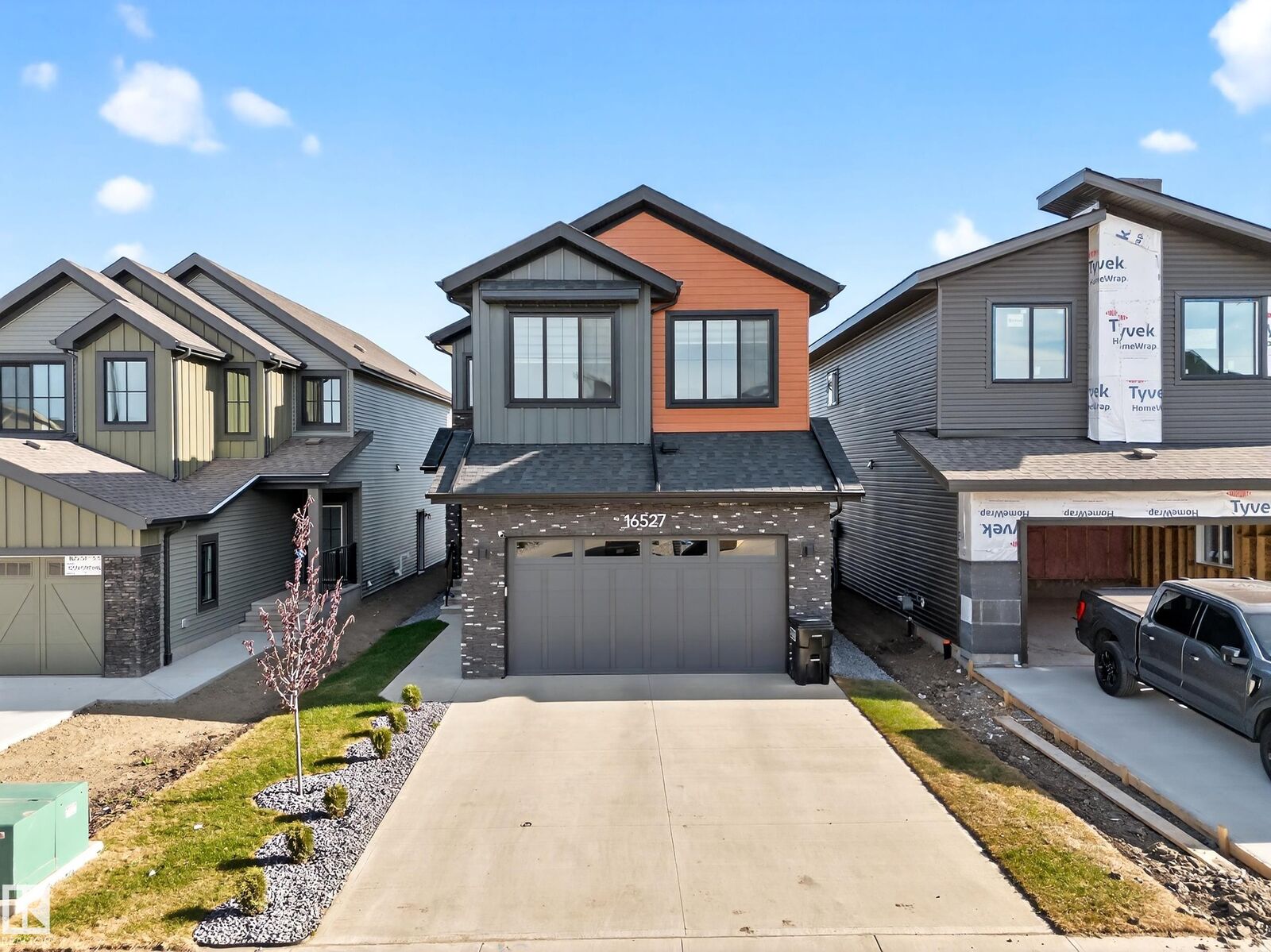 Photo de la propriété:  16527 3 Street NE  AB T5Y 4J2 