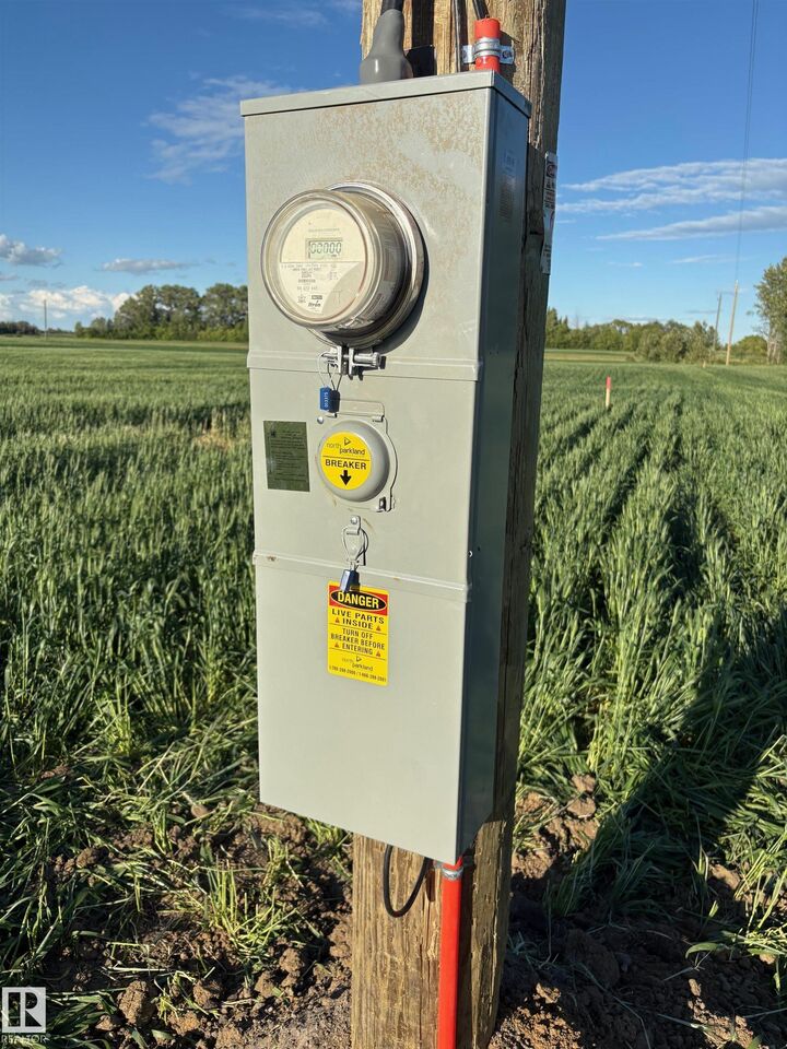 Property Photo:  Township Rd 582 Range Rd 205  AB T0A 2V0 