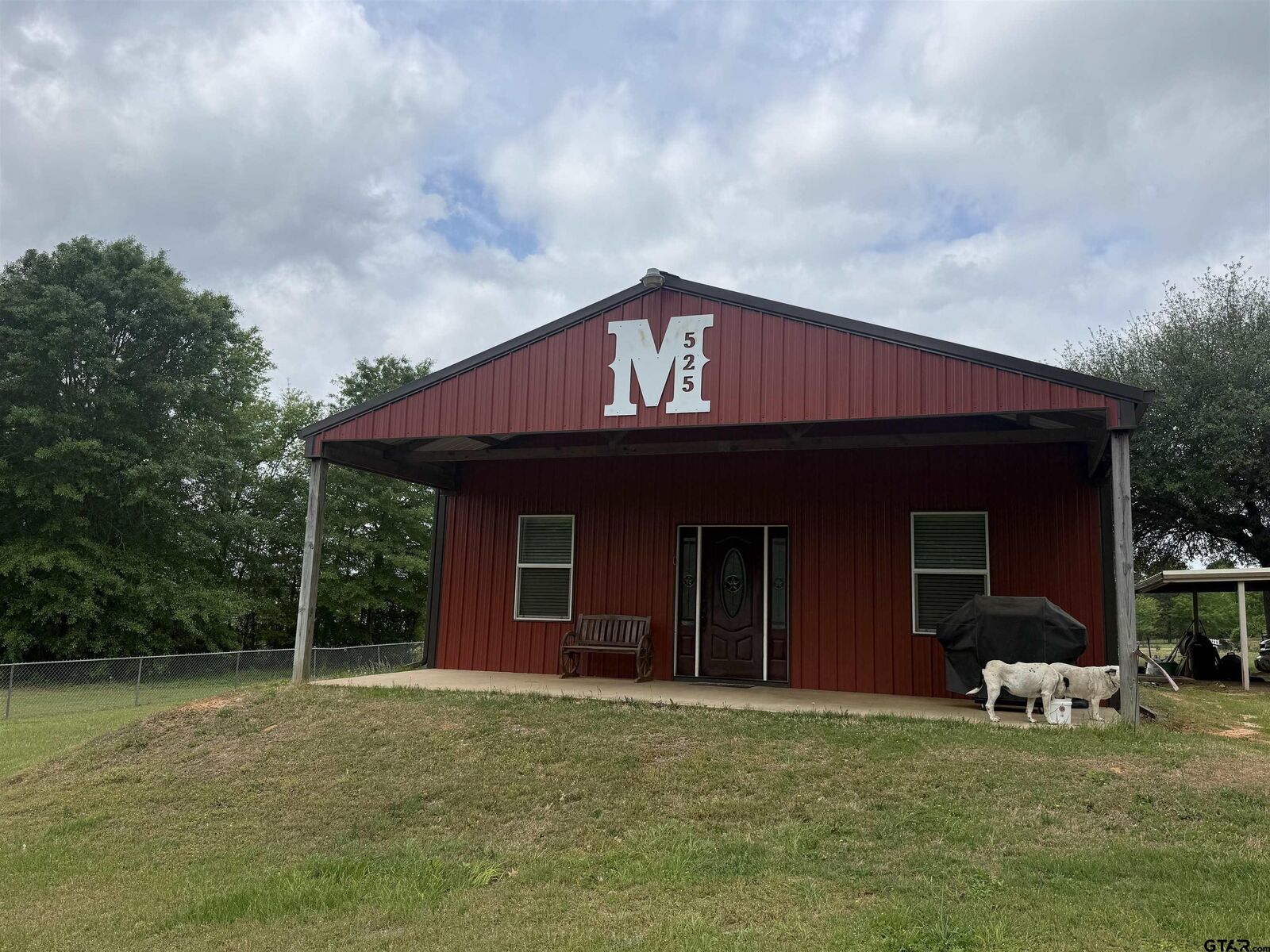 Property Photo: 525 N Hill Rd TX 75706