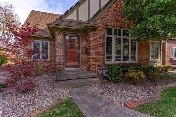 Property Photo:  2224 E Mulberry Street  IN 47714 