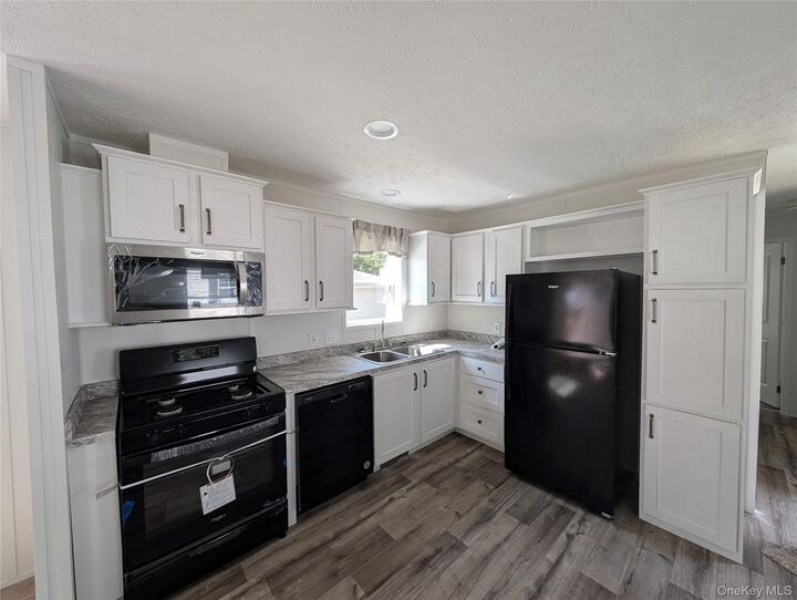 Property Photo:  3146 Route 9W 6A  NY 12553 