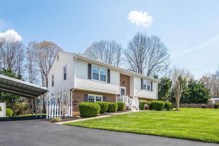 Property Photo: 1136 Coolbrook Road VA 24523