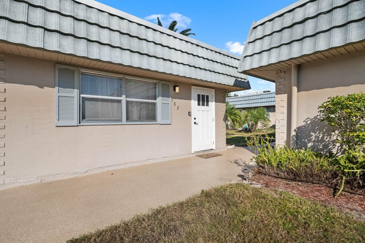 Property Photo:  1802 Bedford Terrace 182  FL 33573 