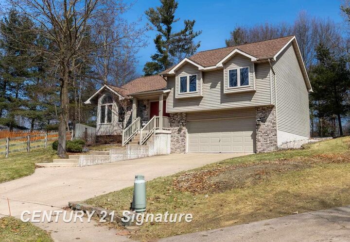 Property Photo:  5808 Lantern Lane  MI 48642-3191 