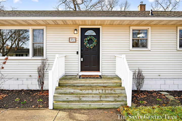Property Photo: 1703 Columbus Avenue MI 49441