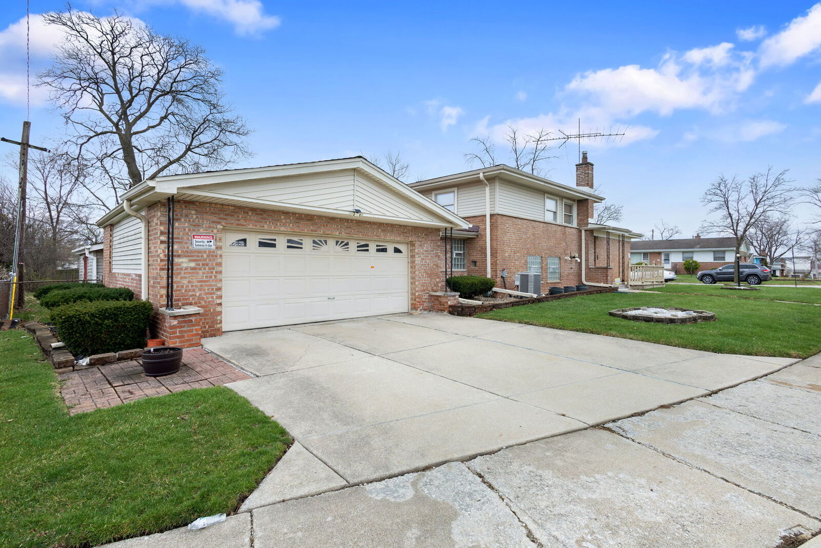 Property Photo:  167 Kingston Place  IL 60411 