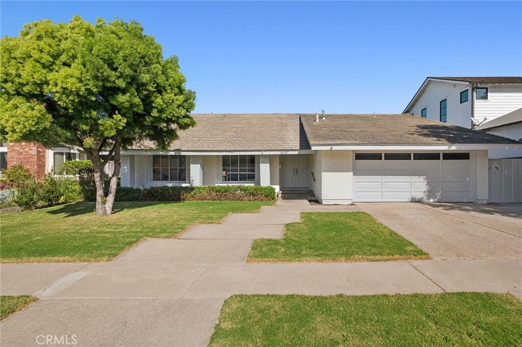 Property Photo:  2030 Port Weybridge  CA 92660 