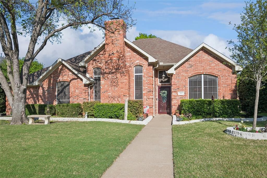 Property Photo:  993 Pheasant Ridge  TX 76248 