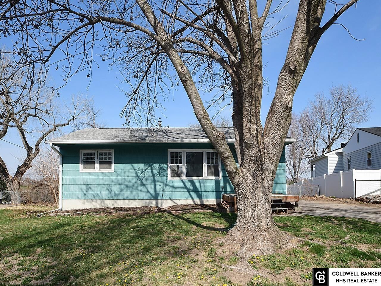 Property Photo:  104 Leisure Lane  NE 68005 