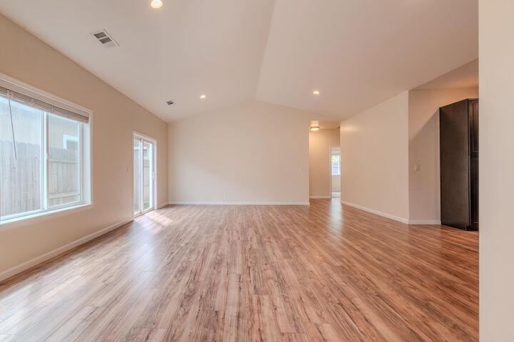 Property Photo:  855 Tannin Drive  OR 97501 