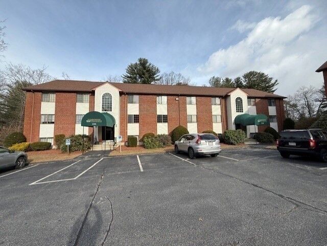 Property Photo:  2200 Skyline Dr 4  MA 01854 