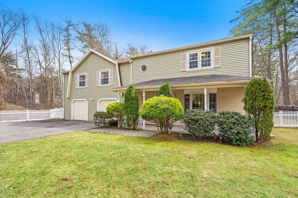 Property Photo:  14 Meade Rd  MA 01864 