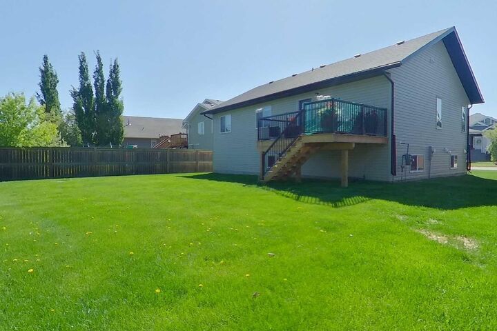 Property Photo:  908 7 Avenue SE  AB T0G 2A3 