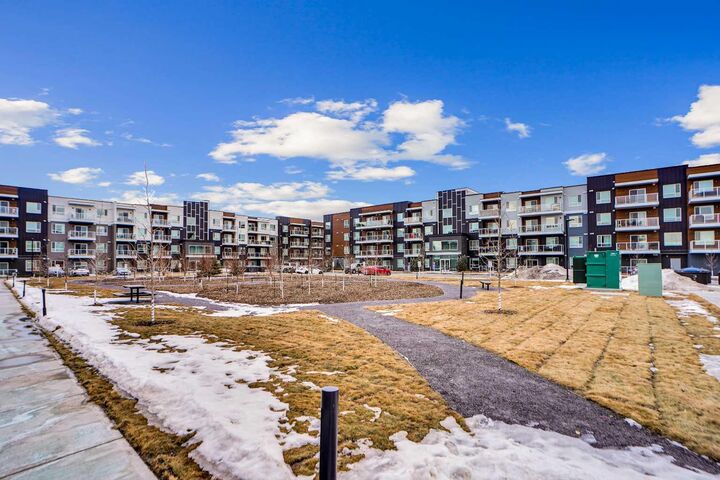 Property Photo: 550 Belmont Street SW 4407 AB T2X 5Y9