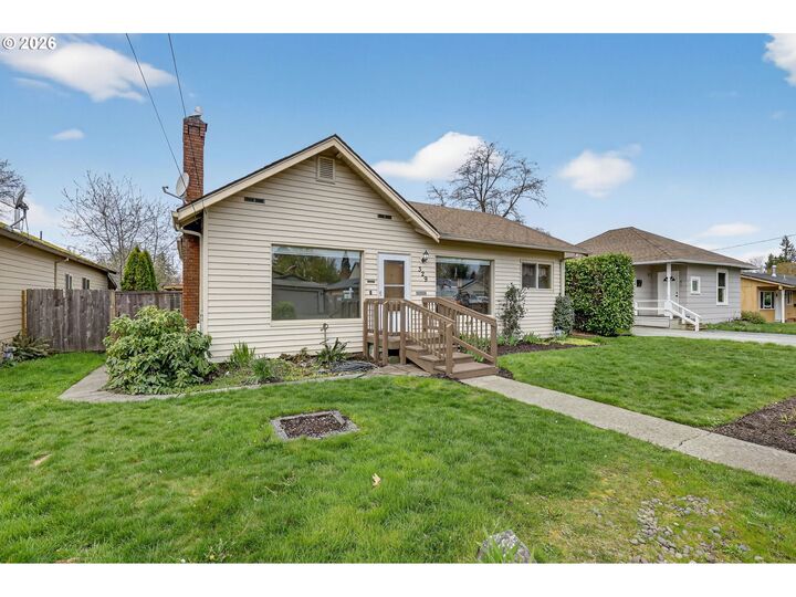 Property Photo: 329 SE Linden Ct OR 97080