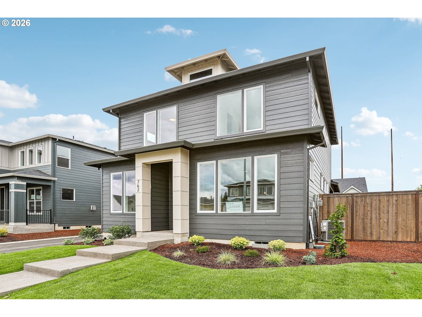 Property Photo:  762 Magnolia Ave  OR 97071 
