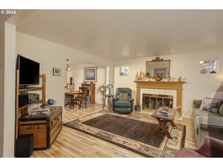 Property Photo:  515 SE Palmer Ln  OR 97114 