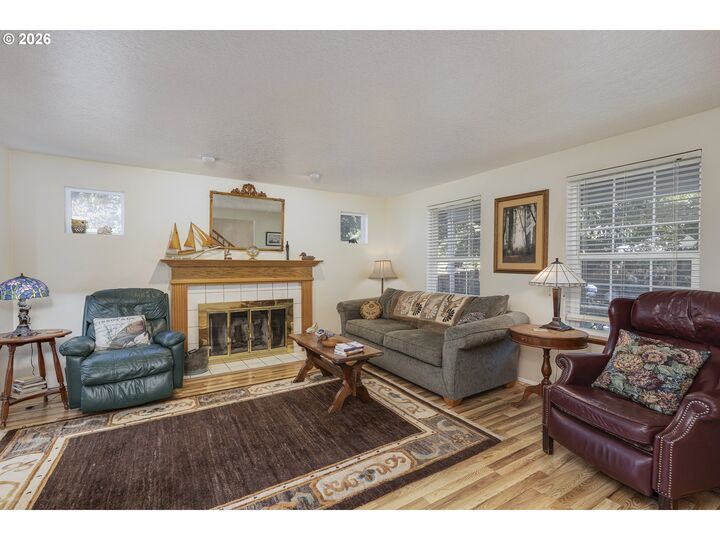 Property Photo: 515 SE Palmer Ln OR 97114