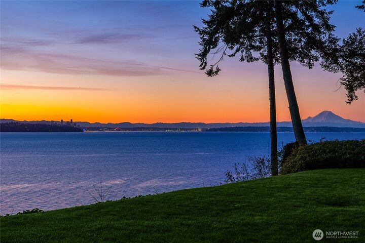 Property Photo: 12960 Sunrise Drive NE WA 98110