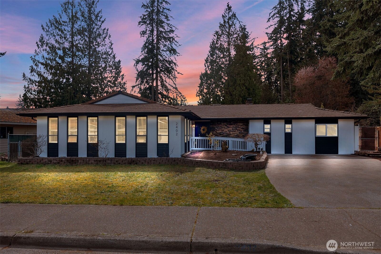 9 bed Everett home for sale: 2402 Larlin Drive, Everett, WA 98203