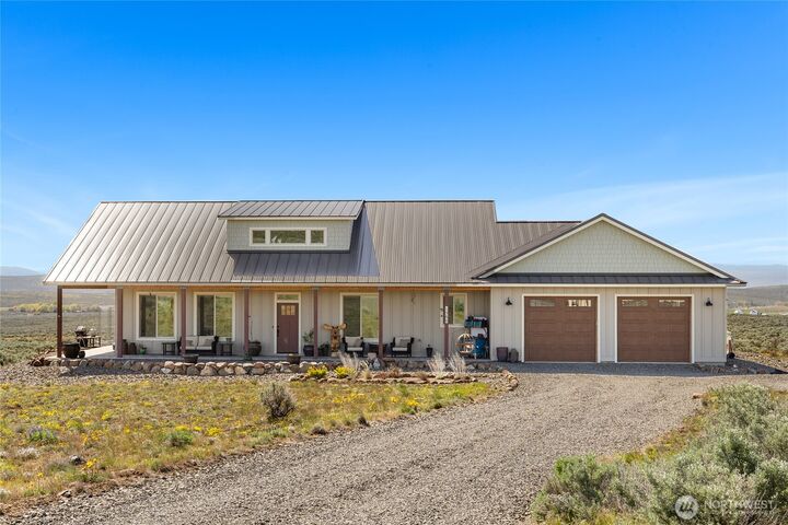 Property Photo:  1560  Sage Hills Drive  WA 98926 