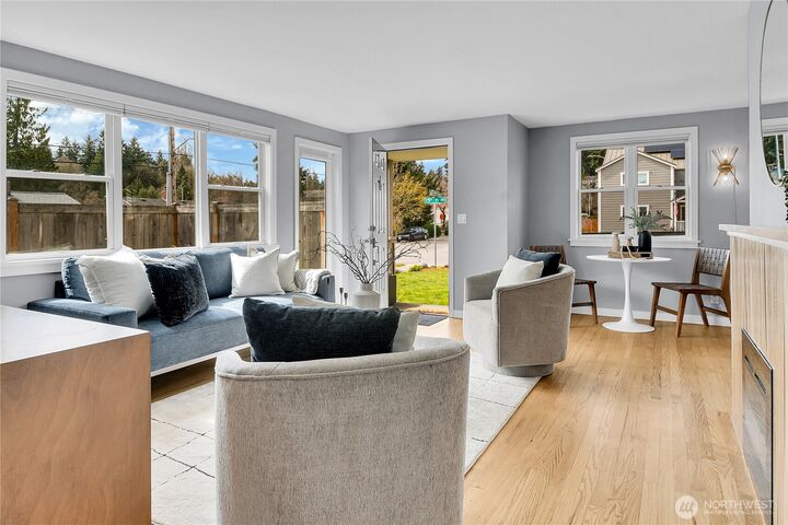 Property Photo:  13504  15th Place NE  WA 98125 