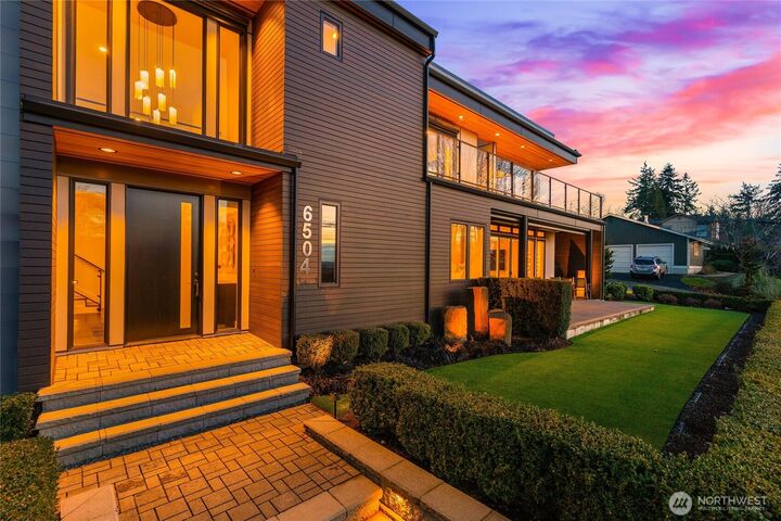 Property Photo:  6504  103rd Avenue NE  WA 98033 