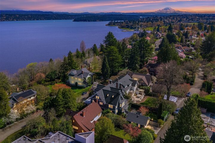 Property Photo:  2647  Cascadia Avenue S  WA 98144 