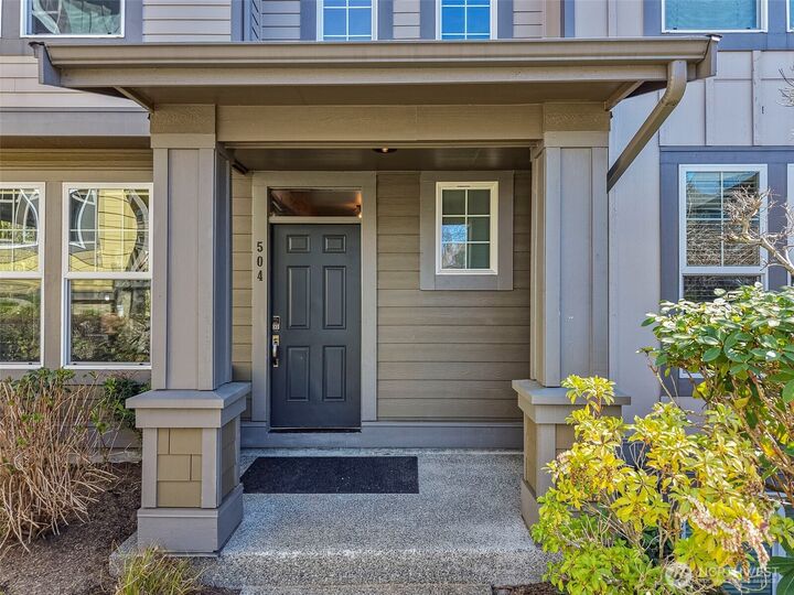 Property Photo: 7726 Fairway Avenue SE 504 WA 98065