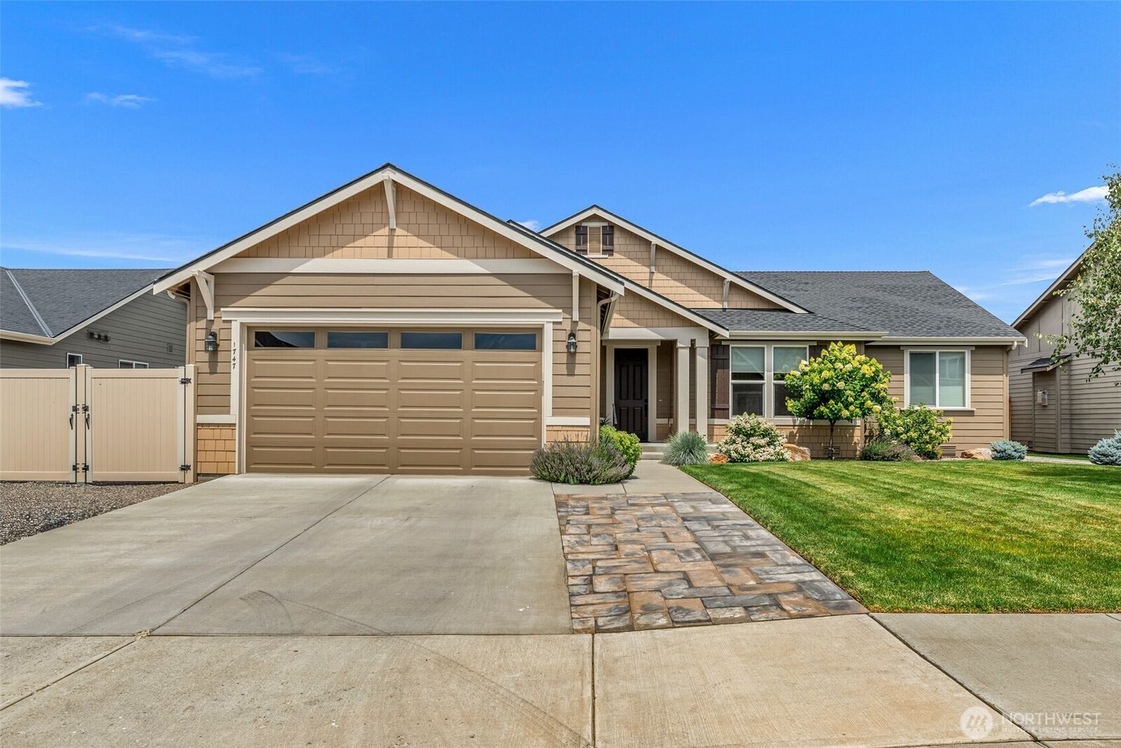 Property Photo: 1747 S Blanchard Loop WA 98802