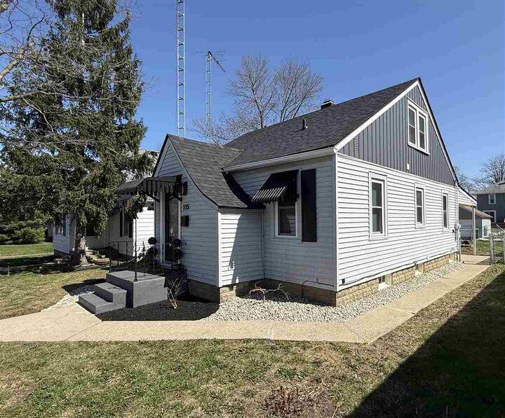 Property Photo:  105 SW 10th St  IN 47374 
