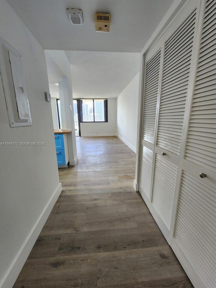 Property Photo:  520 Brickell Key Dr A1517  FL 33131 