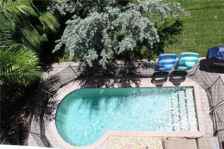 Property Photo:  822 SW 10th St  FL 33315 