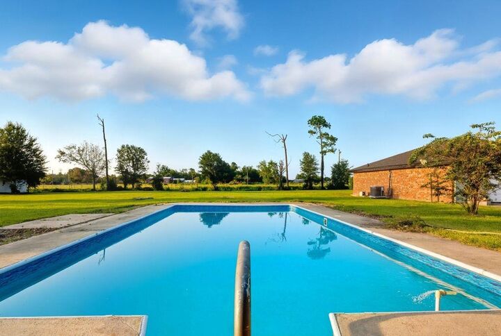Property Photo: 119 Country Lane LA 70607