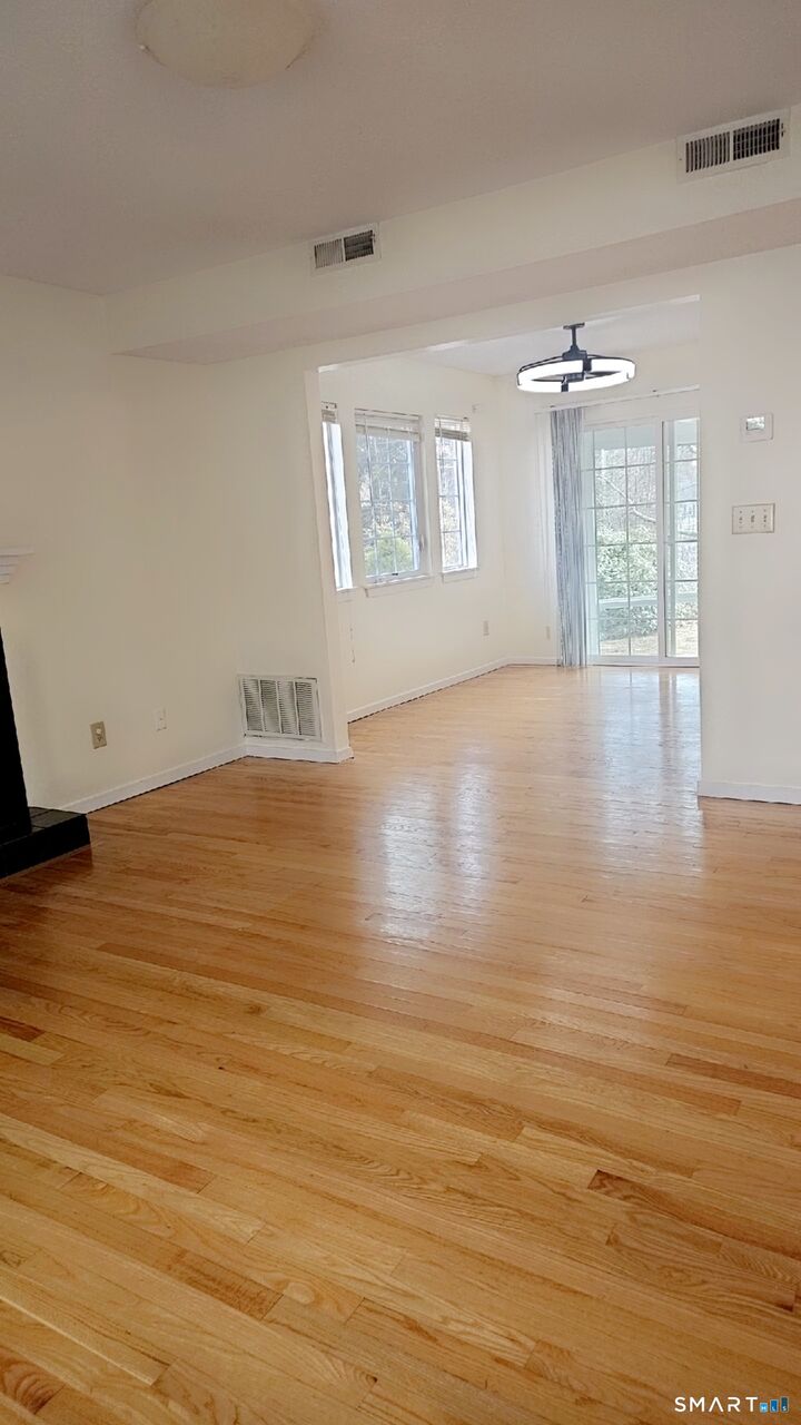 Property Photo:  20 Apple Way  CT 06443 