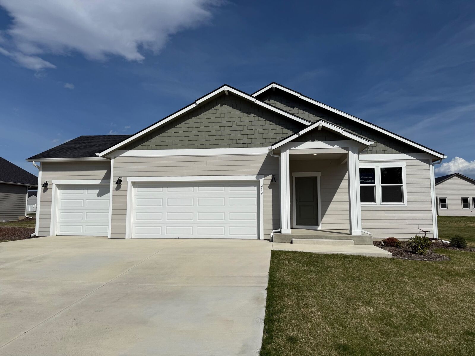 Property Photo:  414 N Arcadia Ave  WA 99006 