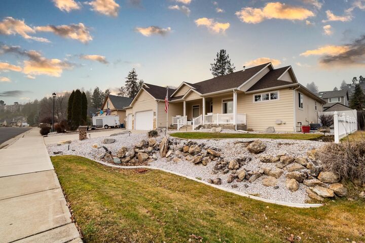 Property Photo:  801 E Huron Dr  WA 99208 