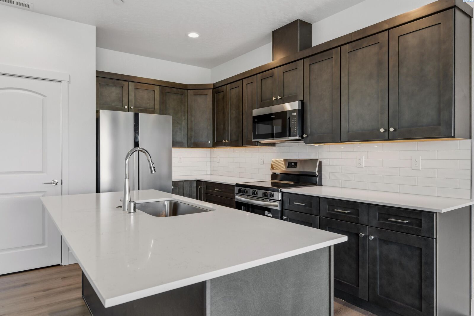 Property Photo:  4517 Road 114  WA 99301 