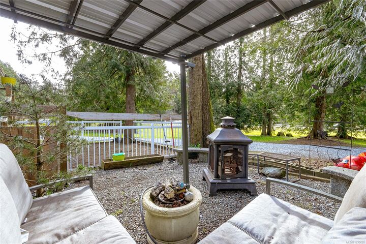 Property Photo: 1383 Carlton Dr BC V8H 0B7