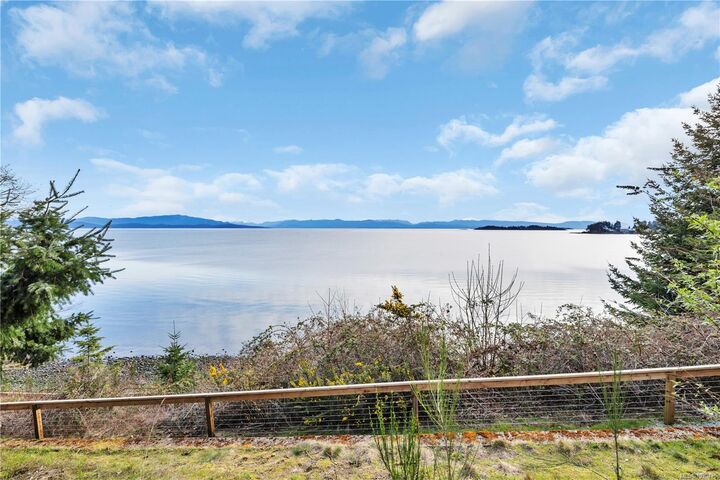 Property Photo: 1175 Resort Dr #6 BC V9P 2E3