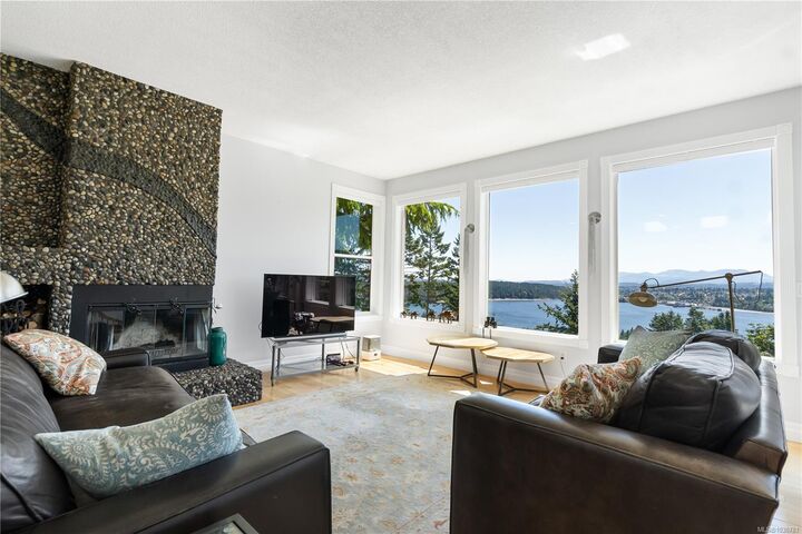 Property Photo: 570 Cumberland Pl BC V9T 4S5