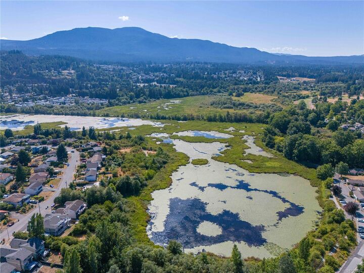 Property Photo: 1097 Bowen Rd 1102 BC V9R 2A4